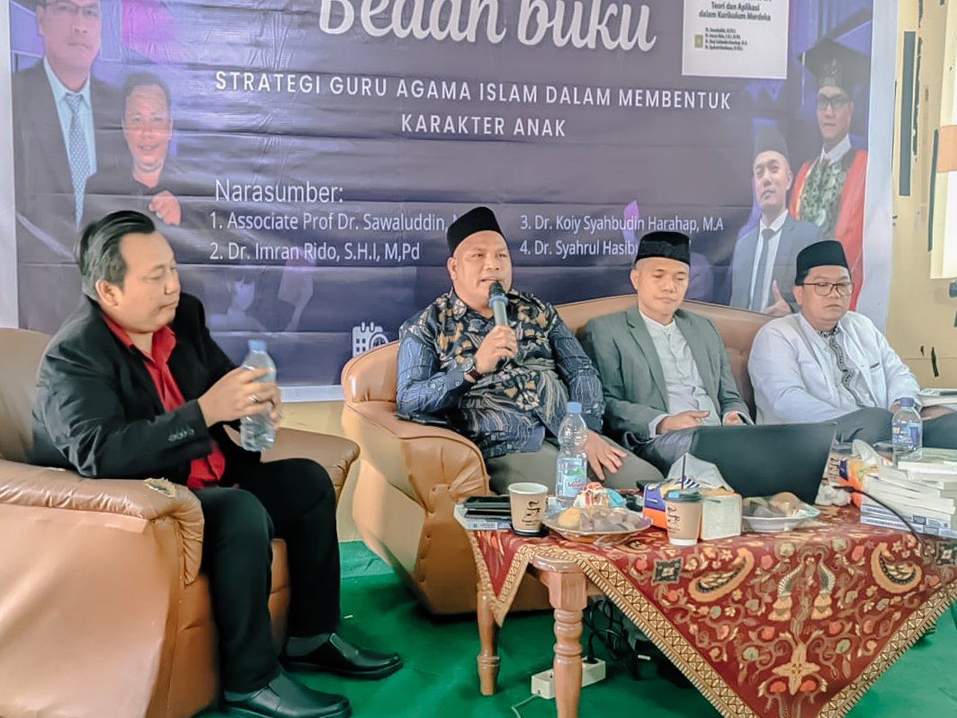 IAI Rokan Selenggarakan Seminar Bedah Buku tentang Strategi Guru Agama Islam dalam Membentuk Karakter Anak